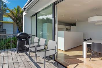 Beachfront Retreat - Architectural & Ocean Views -