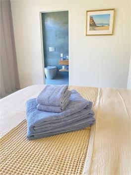 No.10 - A Boutique Harbour View Retreat -