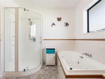 A TIME TO UNWIND IN WHANGAMATA-115B BARBARA AVENUE WHANGAMATA -