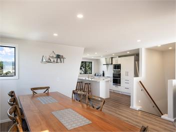 Paraparaumu Beach House · Dogs Welcome - Sunset Shores - 