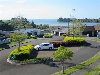 Fabulous large Bethlehem family home with pool - Tauranga