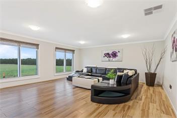 Spacious house near Melb Airport, Sleeps 12  - Melbourne