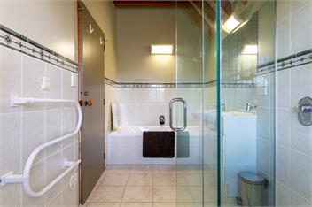 Cornish Point Holiday Home - Cromwell