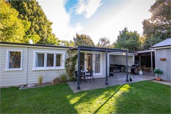 Hop, Skip and Jump to the Lake (Bachcare) - Te Anau