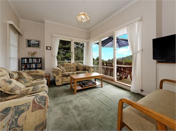 Surfer's Sunshine Cottage (Bachcare) - Piha