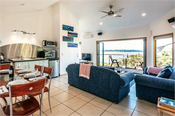 CrossTrees Chalet (Bachcare) - Waiheke Island