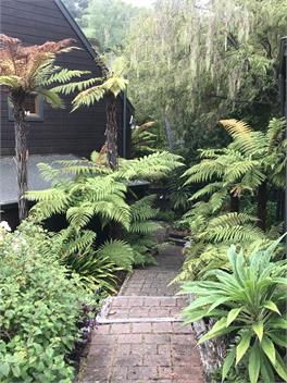 "Slice of Paradise"- Modern Colonial Styled holiday home - Akaroa
