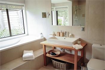 The Retreat: Luxury private hillside beach villa @ Te Ngaere Bay - kaeo