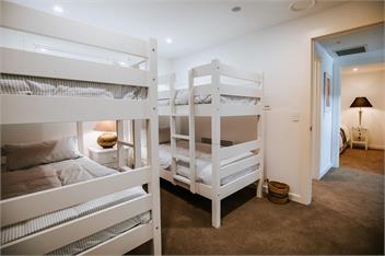 Nautilus Penthouse | Sleeps 8 | Lakefront Apartment - Wanaka