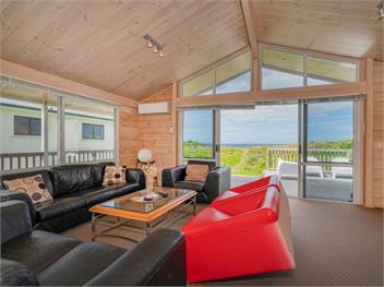 Ocean Beach Beauty (Bachcare) - Tairua