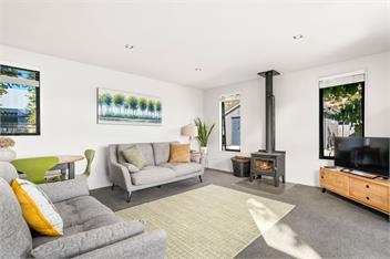 Relax on Snowberry (Bachcare) - Wanaka