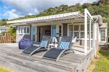 BACH ON THE BEACH - Coast & Country - Waiheke Island