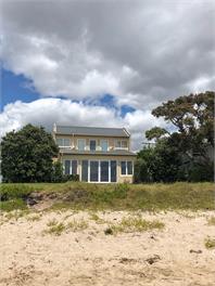 Oakura Bay Absolute-Beachfront Holiday Home - Northland