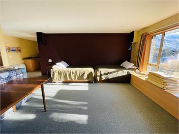Retro Ski Lodge (Bachcare) - Wanaka