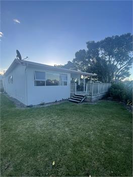 Waipu Cove Kiwi Bach! Mins from the beach! - Whangarei