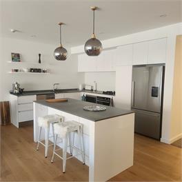 Central Wanaka Lakeview Luxury Apartment - Wanaka