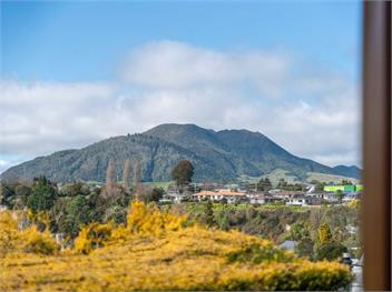 Treetop Hideaway (Bachcare) - Taupo Central