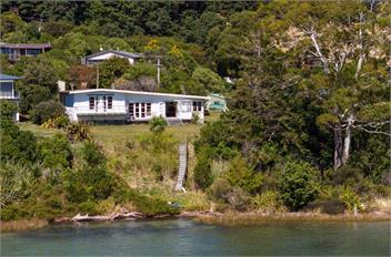 Waterfront Marlborough Sounds Stay near Picton - Picton