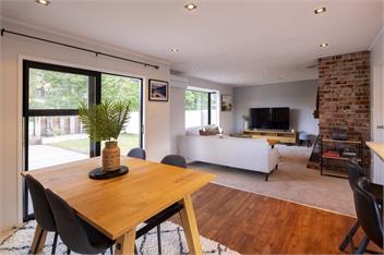Sunshine Bay Stay | Lake Views & Cosy Fireplace - 
