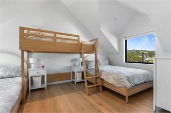 Black House Red Roof (Bachcare) - 
