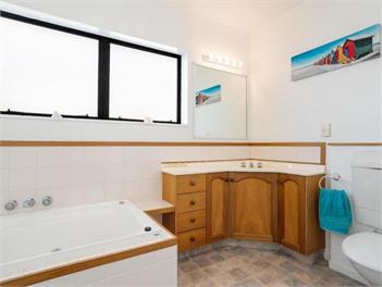 A TIME TO UNWIND IN WHANGAMATA-115B BARBARA AVENUE WHANGAMATA -