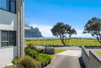 Whangamatā Beachfront Holiday Escape – Esplanade Drive  - 