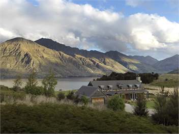 Lakefront Gem - exclusive-use retreat - Wanaka 9382