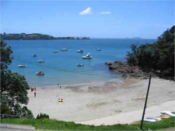 Enclosure Bay Bach - oneroa