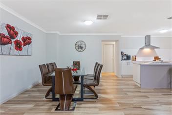 Spacious house near Melb Airport, Sleeps 12  - Melbourne