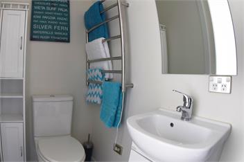 Days Bay Apartment: beach, bush, privacy & location - Eastbourne