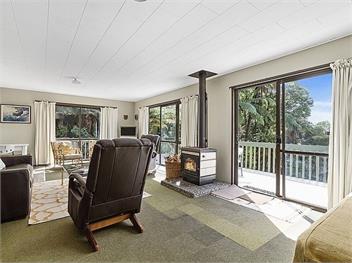Lake House and Studio (Bachcare) - Lake Rotoiti
