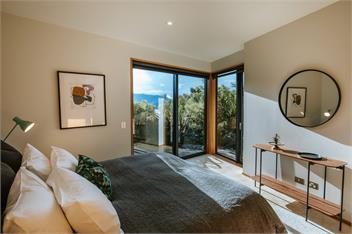 Aurum | Sleeps 6 | Breathtaking Lake Views | Contemporary & Unique - Wanaka