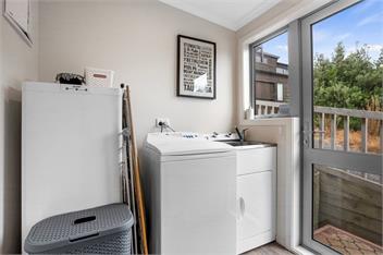 Relax on Dillon (Bachcare) - Waihi Beach