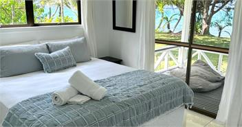 ARIKA PALMS BEACH BACH | ABSOLUTE BEACHFRONT | TITIKAVEKA - Rarotonga