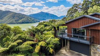 Tepuia Daze (Bachcare) - Picton