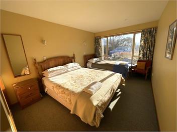 Retro Ski Lodge (Bachcare) - Wanaka