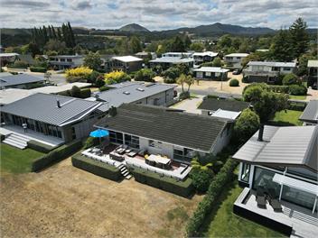 Lake front with Marina berth - Taupo