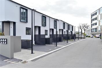 City Townhouse - 2BR Comfort, Private & Parking - Christchurch