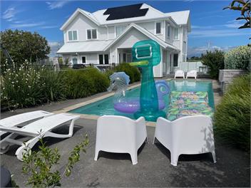 Fabulous large Bethlehem family home with pool - Tauranga
