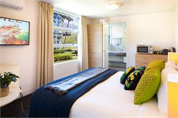 3BR Lakefront Apt in Queenstown | Wi-Fi & Parking - Queenstown