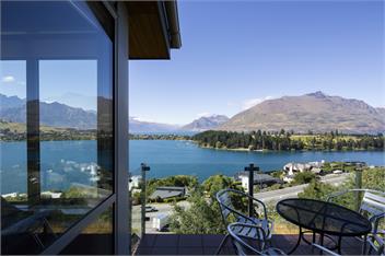 Amazing Lake & Mountain Views - Queenstown