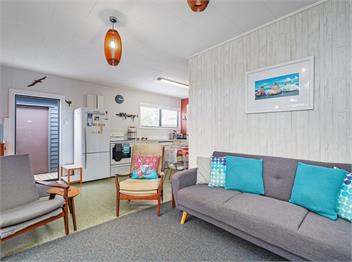 The Retro Shack (Bachcare) - Whitianga