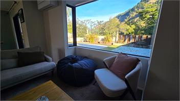 Sunshine Bay Stay | Lake Views & Cosy Fireplace - 
