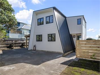 Paraparaumu Beach House · Dogs Welcome - Sunset Shores - 