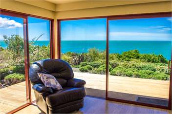Sunrise Apartment, Golden Bay "Beachfront Heaven" - Takaka