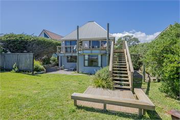 Beachfront Te Horo: The Beach Retreat - Kapiti Coast