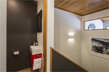 The Bay House - waterfront accommodation with hot tub - Queenstown