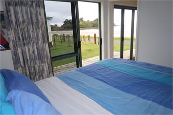 Oakura Beachfront, wifi & kayaks - Oakura Bay