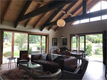 Awahuri - Waterfront River bend retreat (the Modern Bach!) - Taupo
