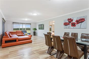 Spacious house near Melb Airport, Sleeps 12  - Melbourne